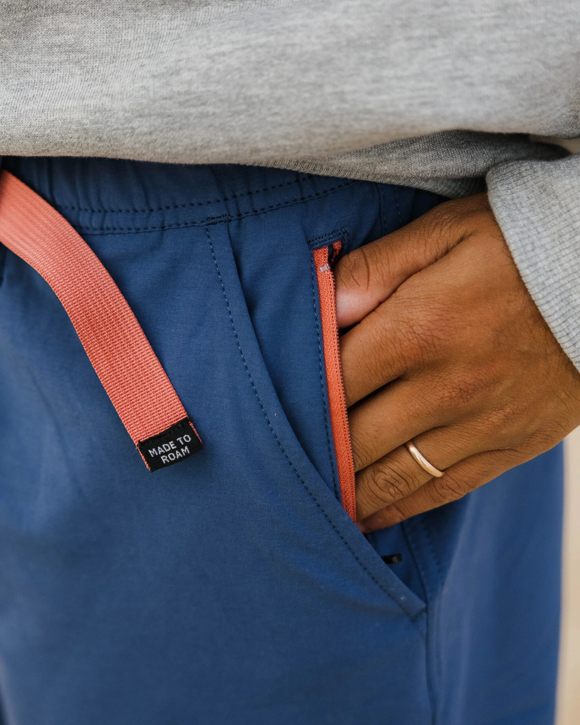 Core Allzweck-Short - Dunkler Denim – Bild 4
